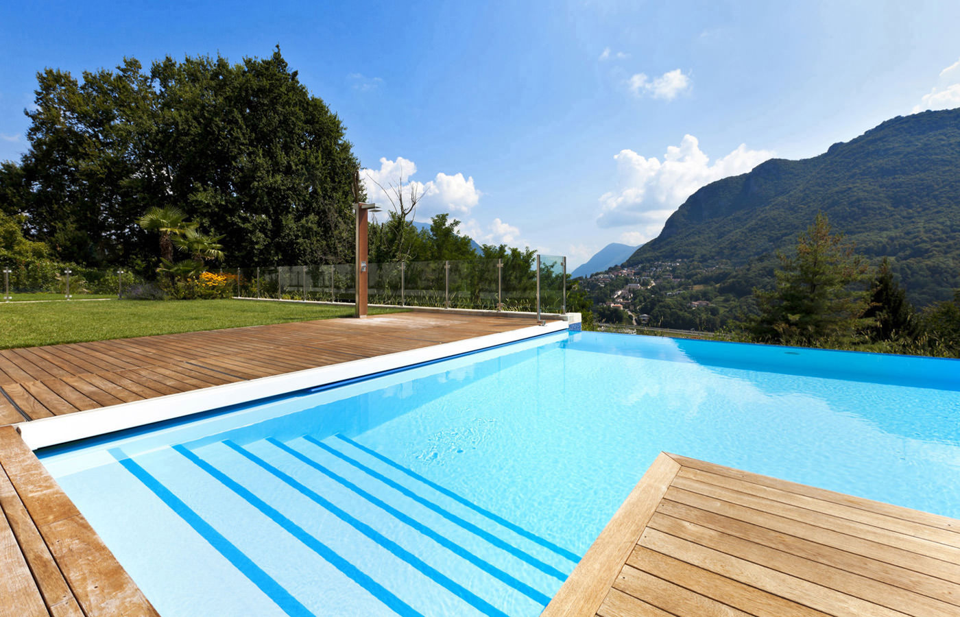 piscina azzurra